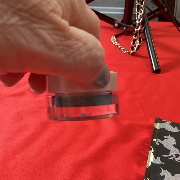 Jeffree Star Eye Gloss Powder - Silver and Red - Picture 4 of 4